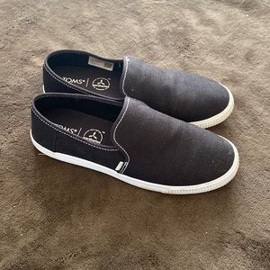 Toms Clemente Slip ons